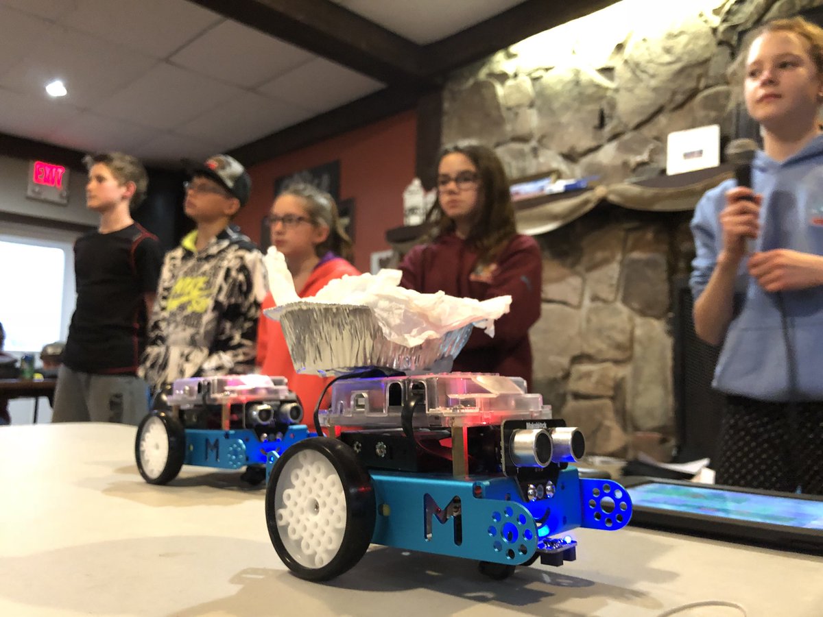 RemiRob's tweet photo. Les équipes présentent leur projet technologique 🖥 #mbot @Labos_Brillants @PACnb_org https://t.co/dZBo4Dojyx