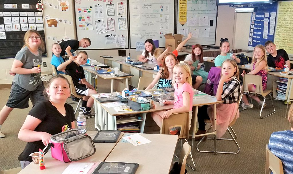 Eckergrade3's tweet photo. We celebrated a belated "Fun Friday" with lunch in our classroom! 😊 https://t.co/QAfKr5EBgT