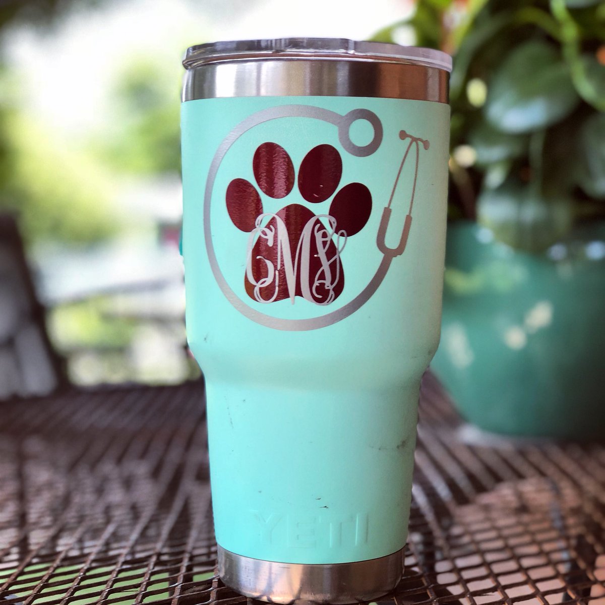 mtxdecals's tweet photo. Custom yeti cup for @cversallies 💗
Stethoscope with paw inside!
#veterinarianlife
#veterinarian
#dmtoorder📩
#customyeticup
#customdecals
#silver
#maroon
#mtxdecals
TAG A FRIEND‼️ https://t.co/zxwiSaSfjp