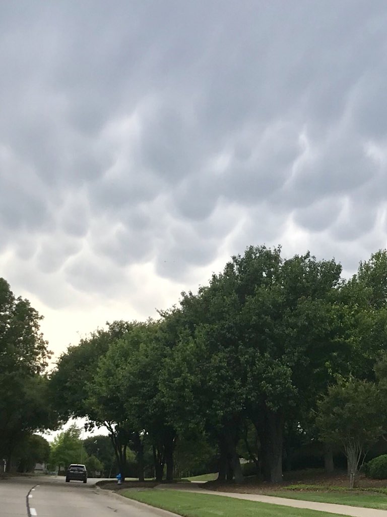 LatsonRobin's tweet photo. @wfaaweather Unusual cloud formations in McKinney https://t.co/9yIPQldoj8