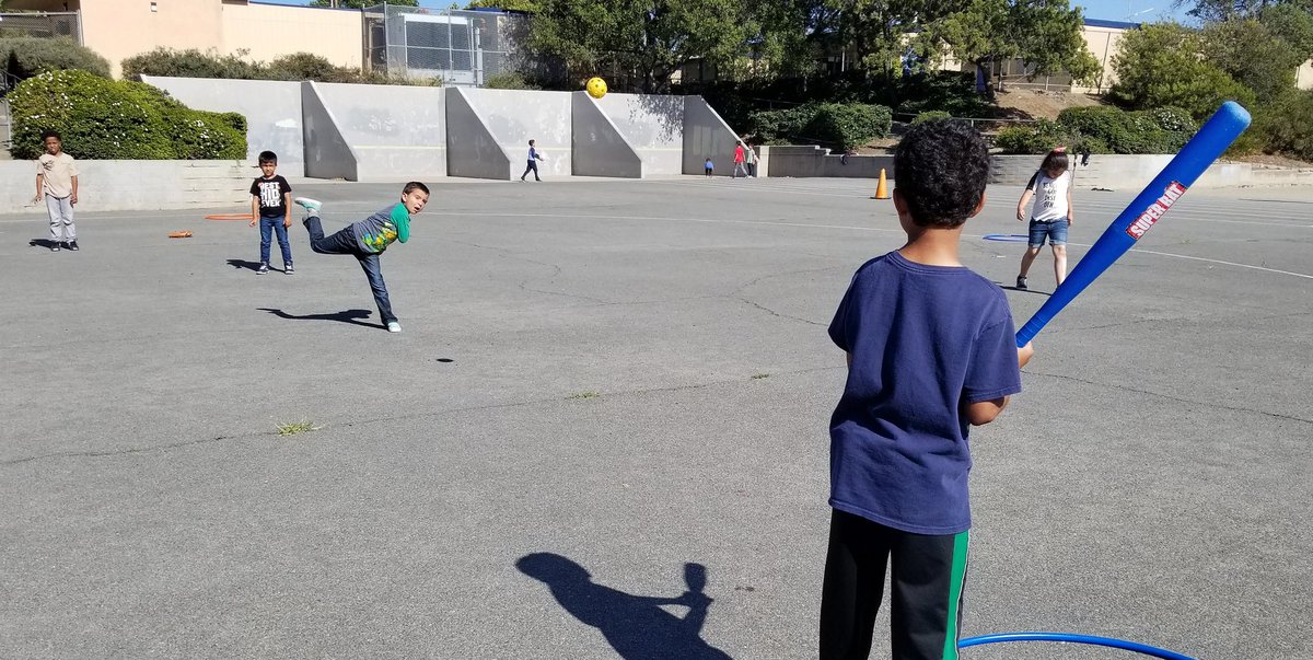 KemptonESS's tweet image. Practicing their baseball skills at recess! #KemptonESS ⚾️
