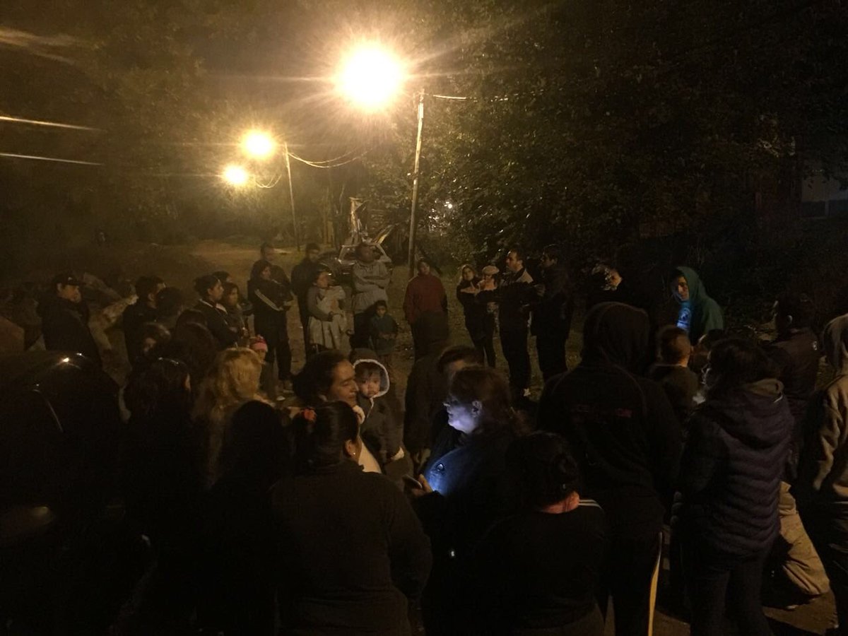 FlavioCharo's tweet photo. #Ahora reunidos con vecinos de #LaCarbonera trabajando juntos para resolver la problemática de su barrio. https://t.co/IWKmXV2llg