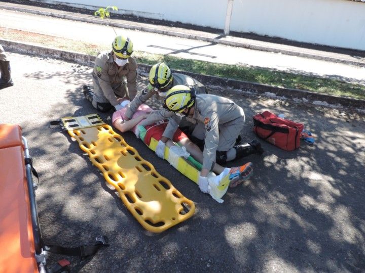 ioga25's tweet photo. Acabei de ver Bombeiros Militares de Jaraguá realizam simulado operacional de resgate pré-hospitalar - Clique para ver também ☛  https://t.co/oip2P9DGYP
#cbmgo #seaoi #sspgo #salvamento #resgate #treinamento
@CBMGO @SeaoiGoias @sspgoias @pmgo_news https://t.co/XURu7hUbo2