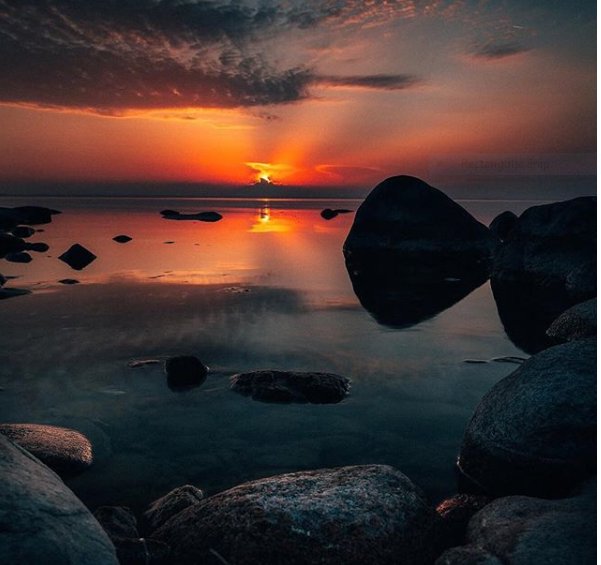 GoBewander's tweet image. Such a beautiful sunset photo by  a.lindahl_  in Öland, Sweden!