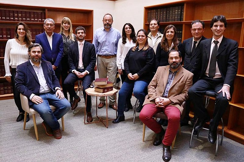 infoblancosobre's tweet photo. "Compromiso Profesional" compite en el Colegio de Abogados con Gustavo Mariani como candidato https://t.co/SmQJvL6rFg vía @infoblancosobre https://t.co/h5wBA1Unv3