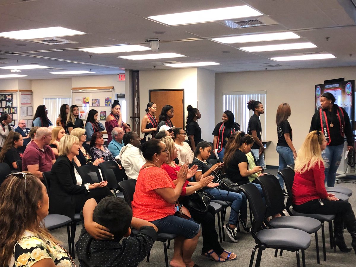 MorenoValleyUSD's tweet photo. Tonight, we’re honoring these superstar #AVID seniors, district retirees &amp; more at our annual Special Recognition &amp; Awards Meeting of the Board of Education. We’re so proud and excited to see them continue on their path towards their career goals! 👏😭 @RIMSAVID https://t.co/9xxV9U64Iw