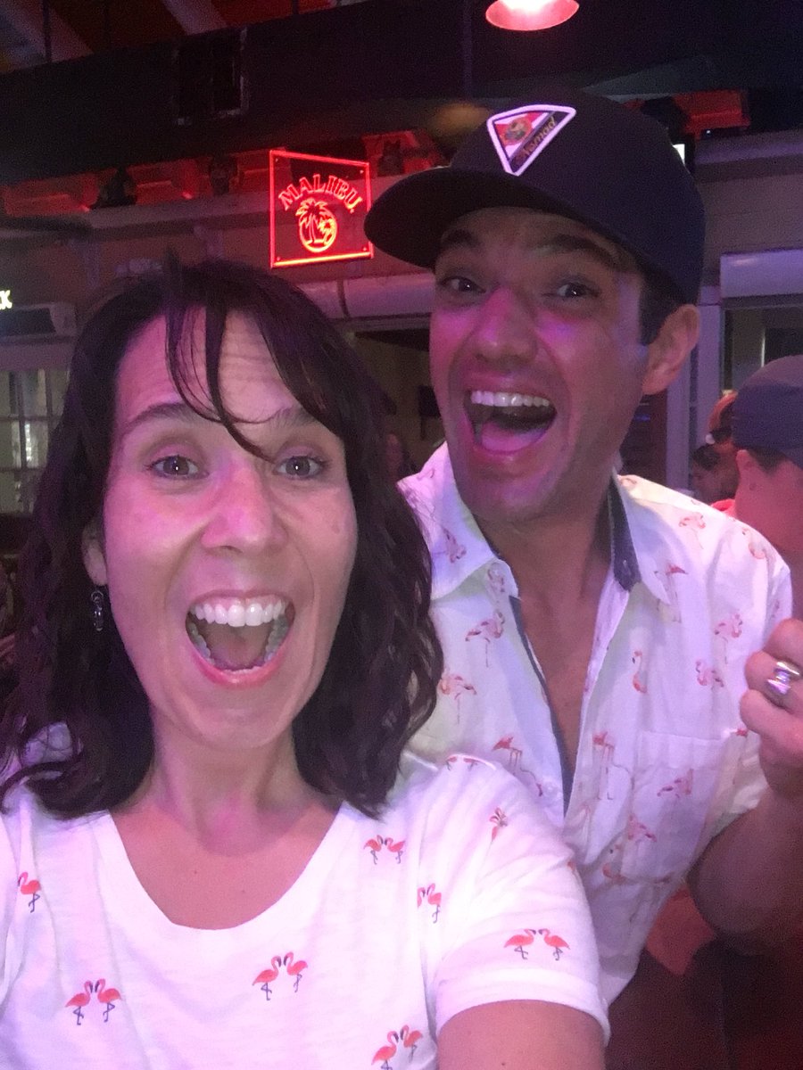 skatew's tweet image. Hey @KWSWF @IslandDogsBar if anyone knows who this is, let me know, great twin pic! #kwswf2018 #kwswf #twinning #flamingos  #PleaseShare #whoisthis