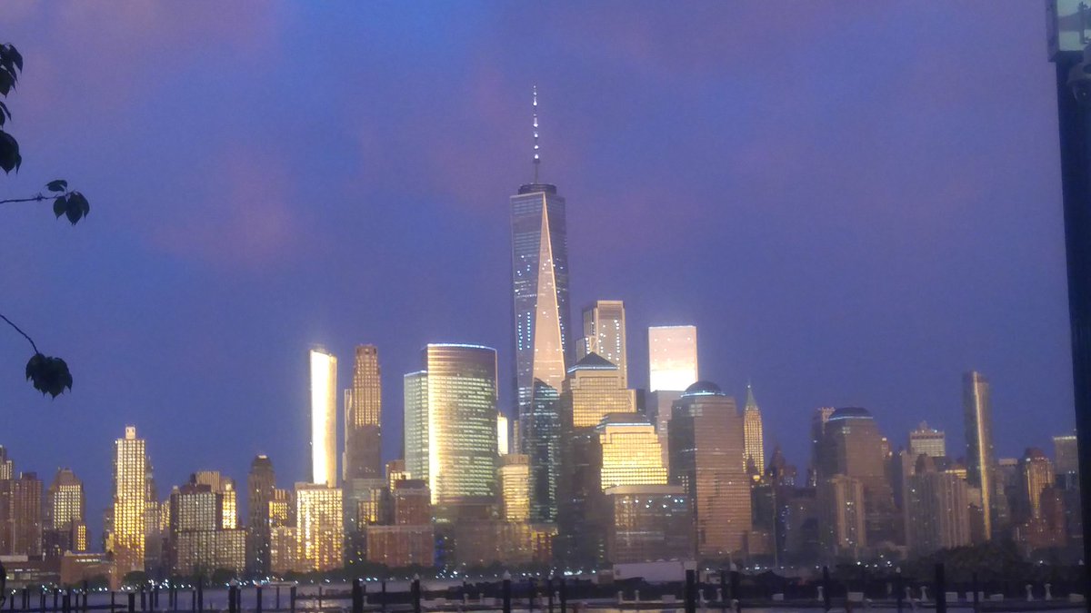 Kobner_M's tweet photo. What a difference after tje storm.  #thesecrethelpers #NYCops https://t.co/1W8lz376k0