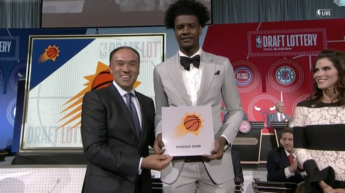JJiii100's tweet photo. Logique respectée pour la 4e année de suite : le first pick est pour Phoenix !
C'est le premier de l'histoire de la franchise 🌞

Il va servir à sélectionner Luka Doncic, non ? 🇸🇮 https://t.co/pYfzAnCxnI