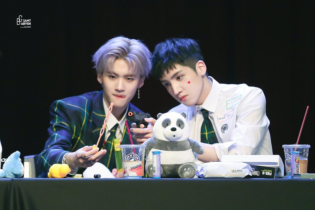 yanseokarchive's tweet photo. 💌 280511 💌
cr. GIANTBaby0131 💕

#펜타곤 #옌안 #우석 #PENTAGON #WOOSEOK #YANAN #WOOYAN #YANSEOK
#pockypocky https://t.co/j49enRRNnw