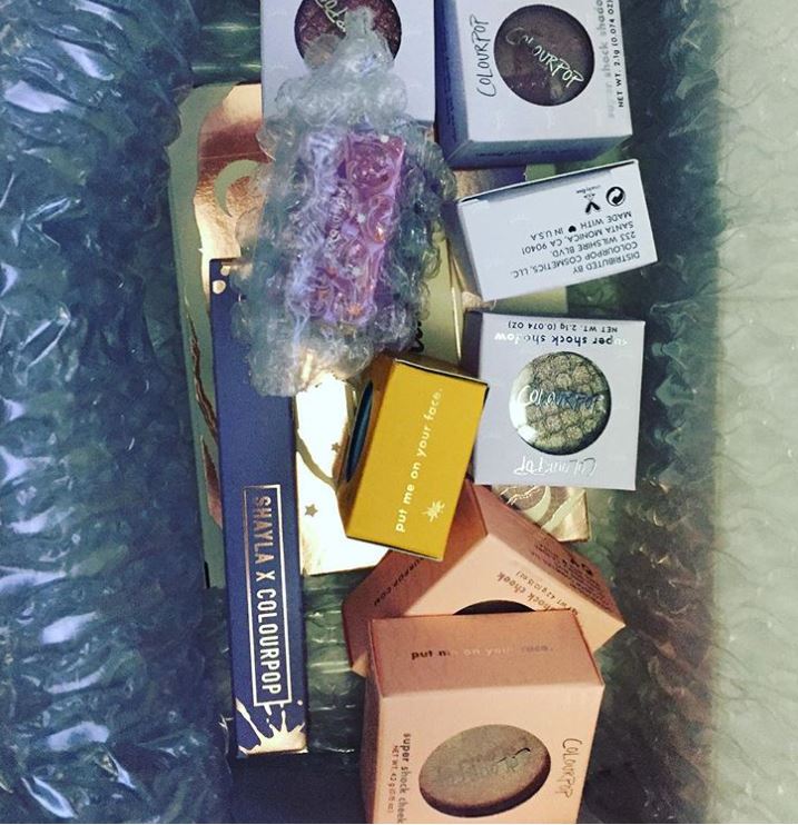 Iamesbea's tweet photo. I was SO excited to get my very first order from @colourpopcosmetics and it’s NOT my order 😭😭 #sadday #ordermixup #notmystuff #colourpop #colourpopcosmetics https://t.co/aEjNUVzG9y