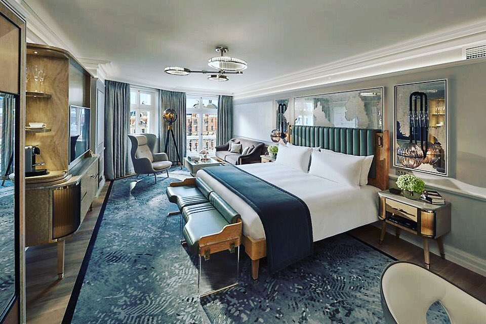 lushescapes's tweet photo. The newly renovated #mandarinoriental in London. #uberluxury #chic #readyforsummer #lushescapes #vacaymode https://t.co/F0S9AQG3Fe