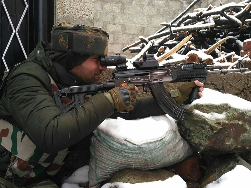 indiandefence11's tweet image. Indian Armed Forces have recently been spotted with FAB Defense MOD AKs with multiple accessories such as :
1. UAS-AK P Folding Buttstock and #Picatinny Dust Cover
2.  #Ultimag AK 30R Magazines
3. T-FL QR #Foregrip and AGR-47 Grip
4.  #FALKE LE reflex sight &amp;amp; 5x magnifiers