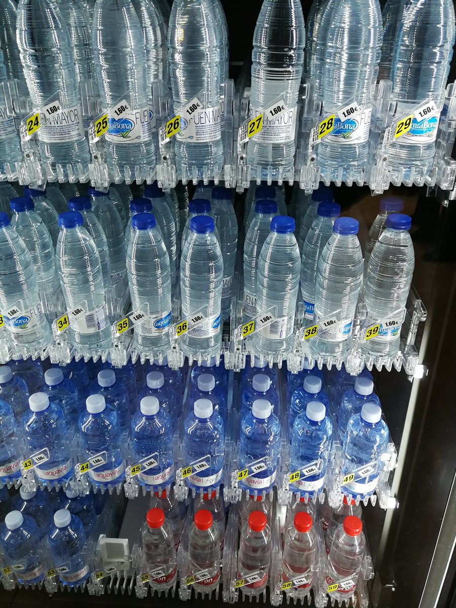 CapSecuoya's tweet photo. Hola @aena. Se ve que en el aeropuerto de Tenerife Norte no se han enterado que el agua no es artículo de lujo... https://t.co/fheSQB5eX0