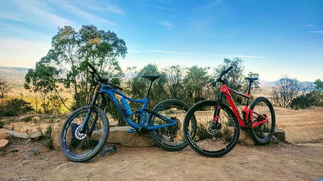 aidos_evans's tweet photo. Team up time! 🤙🚵
==================
#pushys #pushysfyshwick #pushysplus #pedal #ride #shred #krushingit #quadlock #mtb #mountainbike #stromloforestpark #stromlo #bluesky #redandblue #climbing #enduromtb #enduro #green #getlitdontquit #sendit #explore… https://t.co/B74Bqtm5tp https://t.co/U0PYgxQTLr