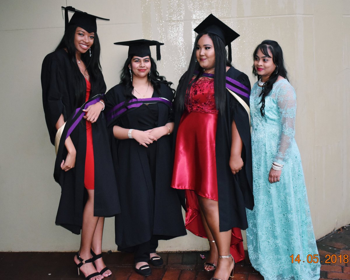 Beatrice_Tengu's tweet photo. 14/05/2018 🎊🎓💖
Radiology Graduate ☢️
#DiagnosticRadiographer #AMedicalImagingTechnologist👩‍🎓💃 https://t.co/Fsg8wzVBm8