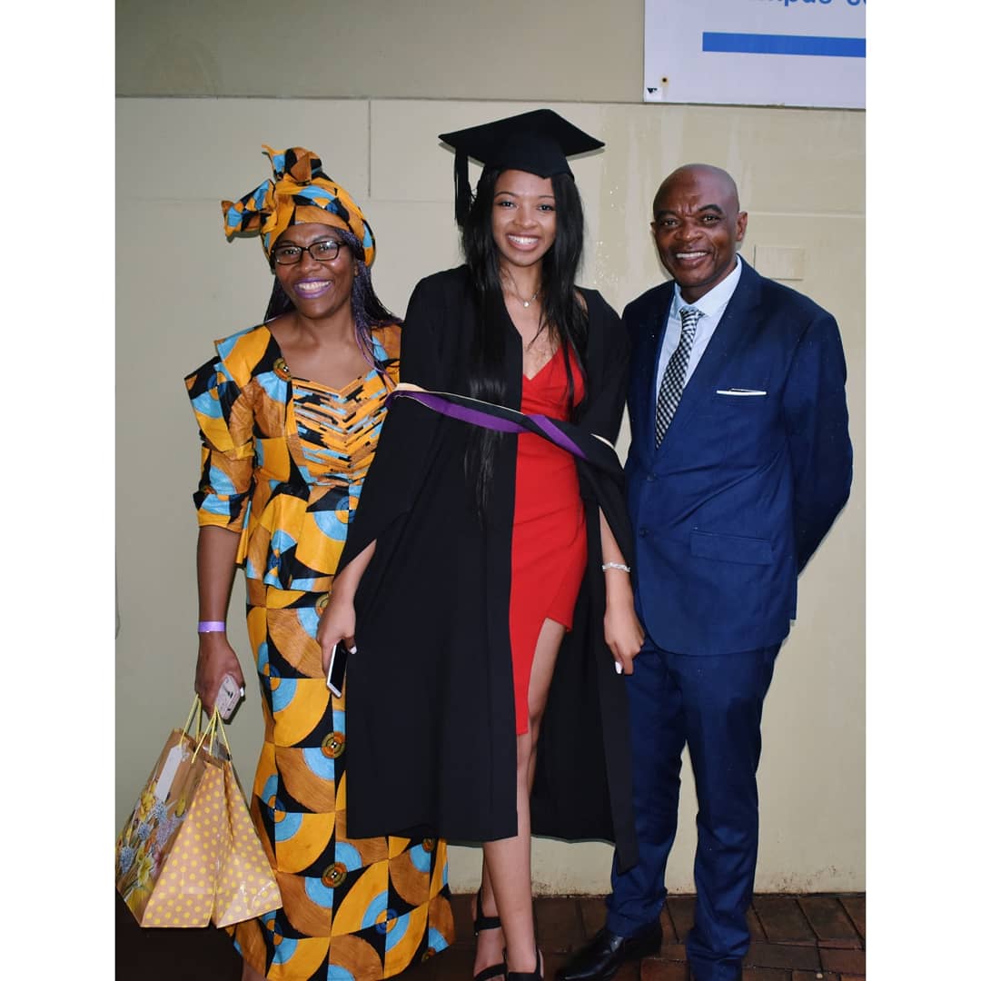 Beatrice_Tengu's tweet photo. 14/05/2018 🎊🎓💖
Radiology Graduate ☢️
#DiagnosticRadiographer #AMedicalImagingTechnologist👩‍🎓💃 https://t.co/Fsg8wzVBm8