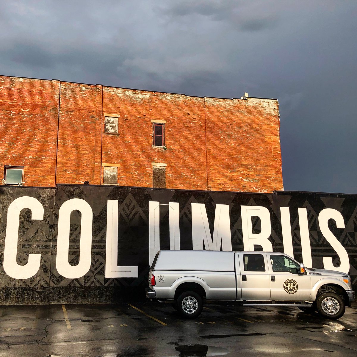 BreckBrew's tweet photo. Made the trek to bring some breck spirit to #columbusohio. ⚡️🍻🚚 #brecktrek #breckbrew https://t.co/gvjWiImrJa