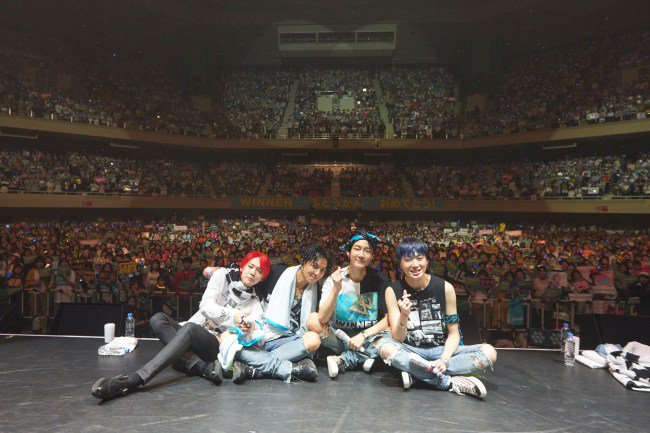 musicvoicejp's tweet photo. 【レポート】WINNER「「一生、一緒だよ！」」感涙の日本武道館初公演 https://t.co/cQI8cGsQf4 https://t.co/q0A4sPapoh