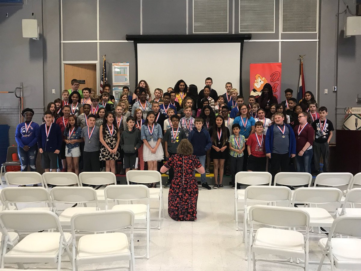 MrsHochsprung's tweet photo. @MrsHochsprung is proud of our #THBentonProud DARE graduates. What a great song you shared today...remember to #CountOnEachOther! @ISDSchools @MissBurkett3 @BeckyColon @MsAshtonMath @MissSMaldonado https://t.co/LpzM3IP6Gv