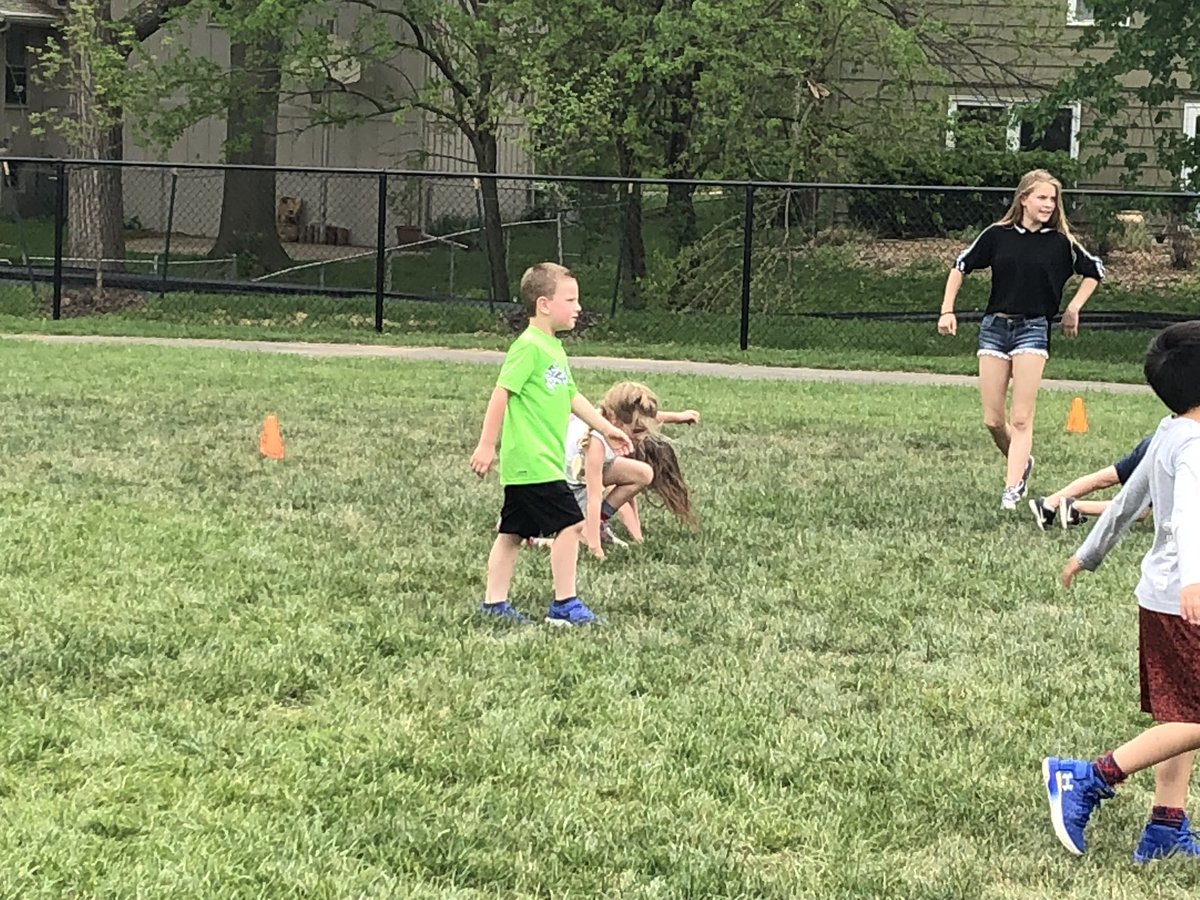 twmellen's tweet photo. Field day fun! @trailwoodsmsd https://t.co/k0hxplBTlj