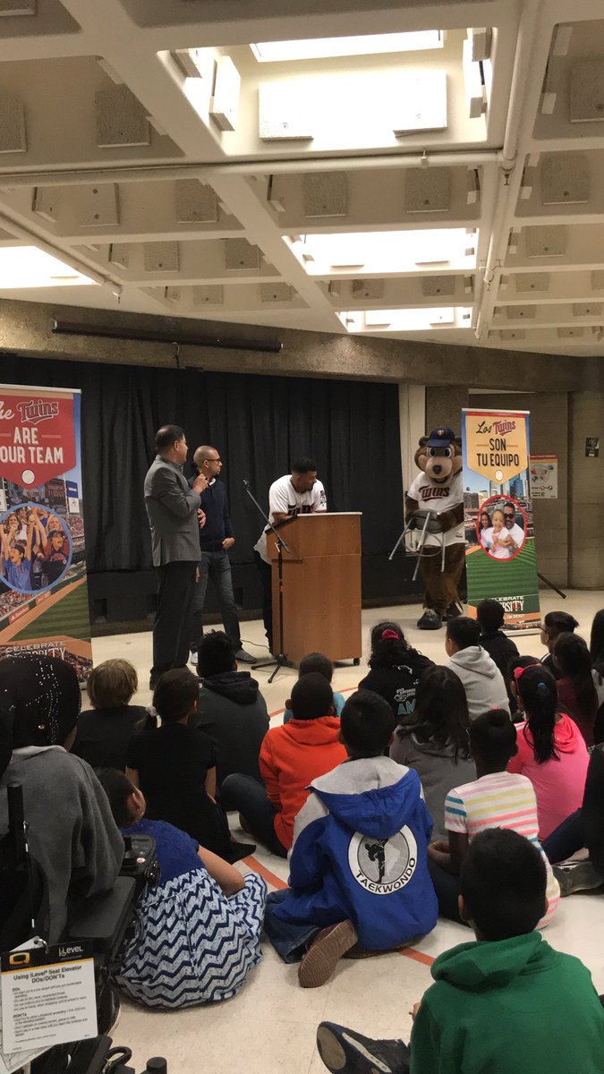 svcoqui's tweet photo. MN Twins Venezuelan player Eduardo Escobar visit Andersen United 4th graders❤️⚾️ @MPS_Andersen @MPS_News @MrLoichle https://t.co/ESVDlHEDt3