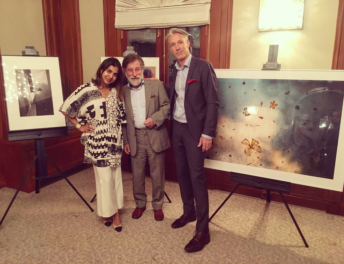 swedennewyork's tweet photo. Thanks to everyone who braved the 🌧 💨 &amp; celebrated the launch of @flysas &amp; @AbsolutArt’s collab at the Official 🇸🇪 Residence w/ us! Pictured: Consul General @leifpagrotsky flanked by Nahema Mehta, cofounder &amp; CEO of #AbsolutArt &amp; Max Knagge, General Manager for SAS Americas. https://t.co/yg9ZbjQV9X