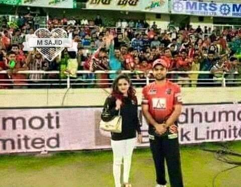 M_Sajid_cheena's tweet photo. #Thorowback in 2016..
Ahmed Shehzad with Comila victorians owner during #BPL
@iamAhmadshahzad 
#PROUD_FAN_OF_AHMED19 https://t.co/gUylGa0De6