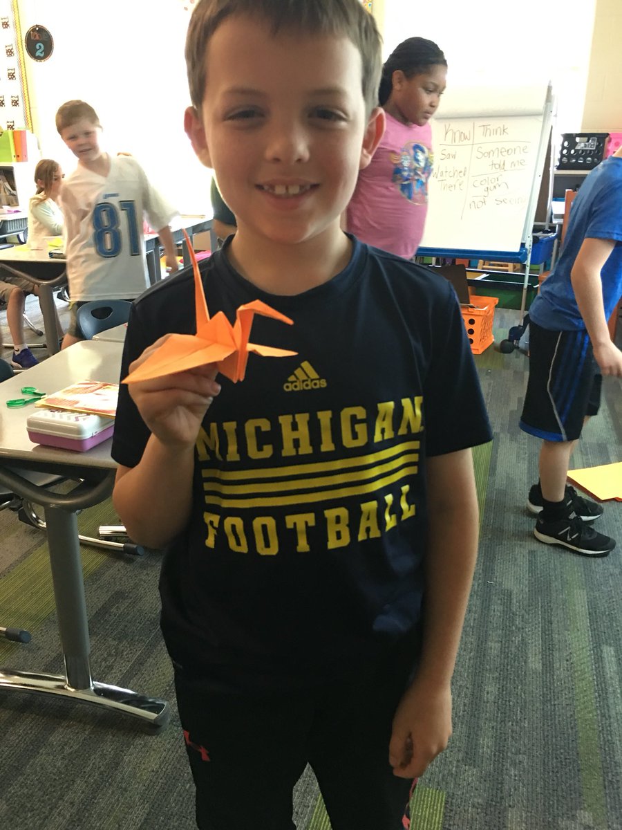 We read about origami and then made paper cranes for craft day! #pearsonpioneers