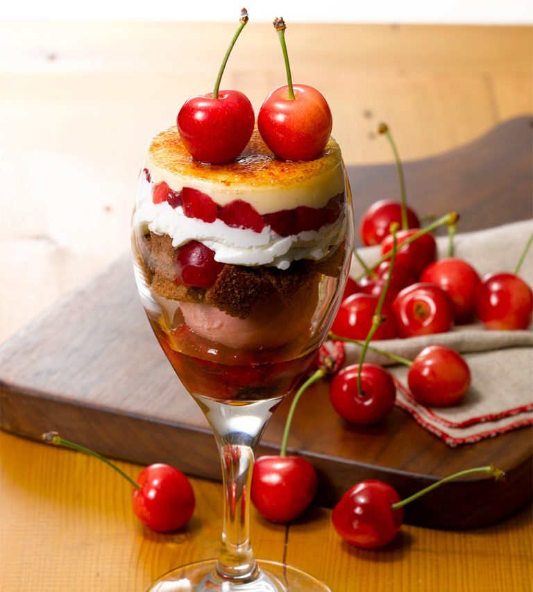 LUNCHpress's tweet photo. 【5/16】宝石のようなうつくしさ。ロイホ、「さくらんぼDESSERT」フェアメニュー3品を販売 - https://t.co/HjpmtpnKCj https://t.co/xpH4HI4Yji