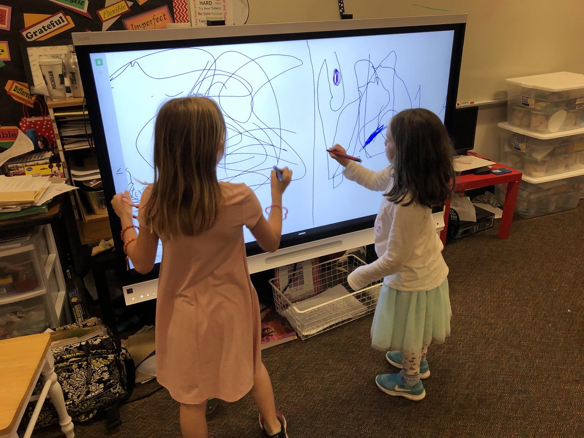 dcampamom's tweet image. So fun getting to hang with these sweet first graders! #houroftech #silentauctionwinner @RRISDTech @SMART_Tech @SommerVarljen @jackielp211 @sastri237