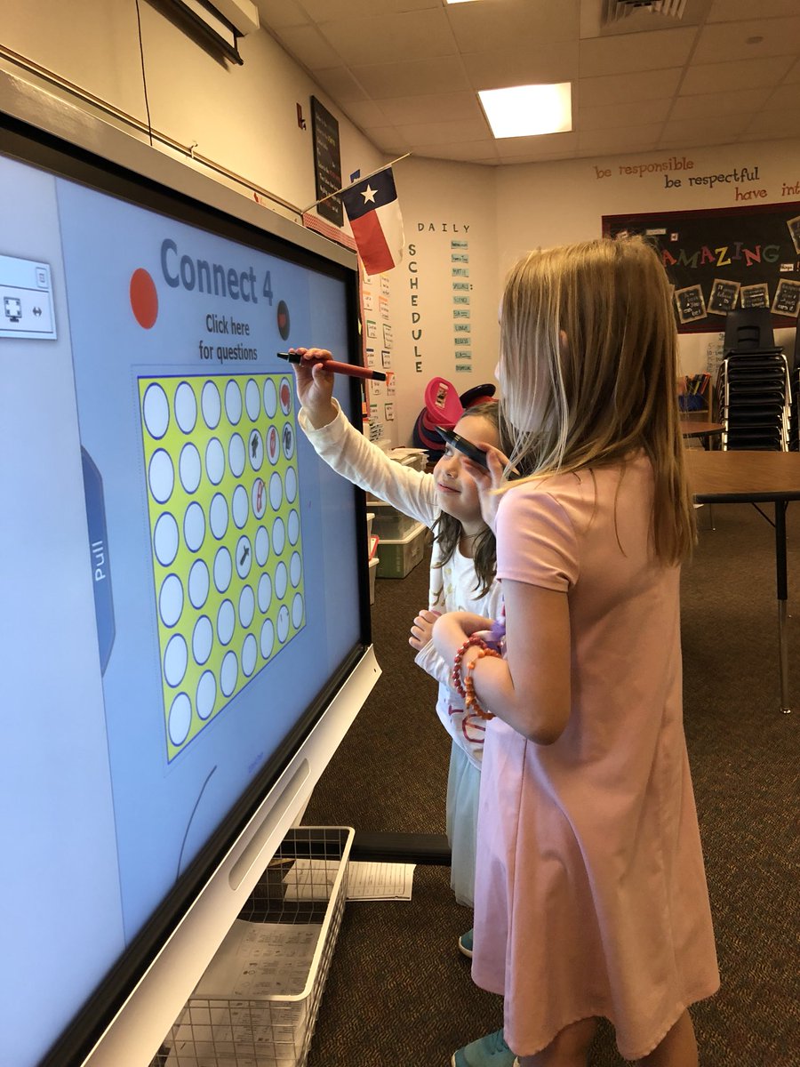 dcampamom's tweet image. So fun getting to hang with these sweet first graders! #houroftech #silentauctionwinner @RRISDTech @SMART_Tech @SommerVarljen @jackielp211 @sastri237