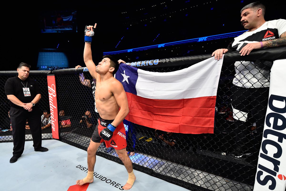 ufc's tweet photo. Up-and-comers head to Santiago 🇨🇱

#UFCChile On The Rise ➡️  https://t.co/1IW9c3nLdX https://t.co/qEExqUVHpM