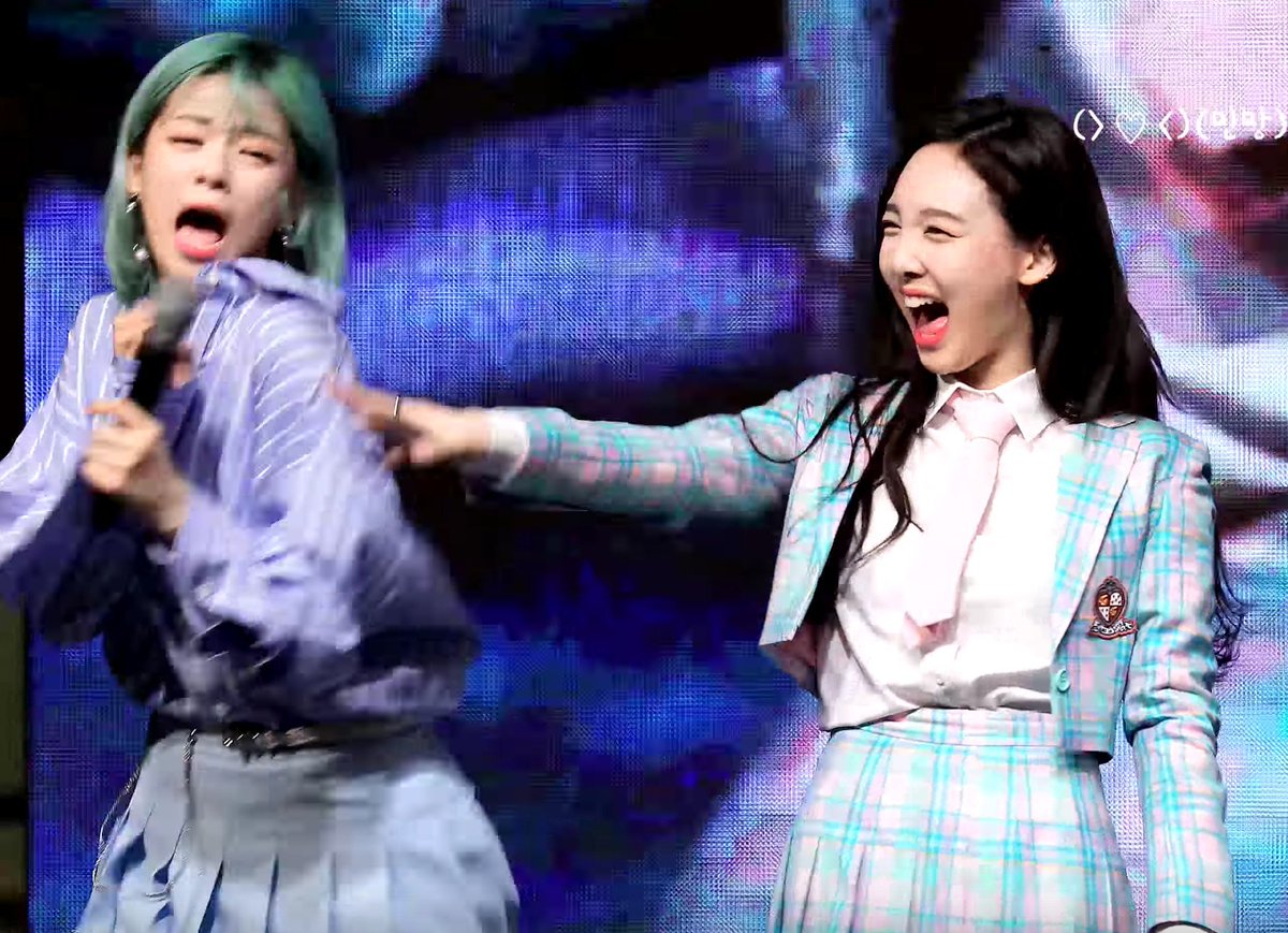 minanguin_'s tweet photo. THAT IS WHY I SHIP THEM HAHAHAHDHASGDJLDHAK https://t.co/pOmFRXPCp4