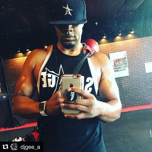 Get_ALLIN's tweet photo. #Repost @djgee_a
・・・
My schedule has been hectic the last two days but have found a way to get my @9round_northshore in, “⭐️LL-IN” baby! #fun #lit #radio #coredjs #mp3waxx #dj #video #instagood #getallin #milwaukee #music #fashion #fitness #style https://t.co/SokiNyBcRi https://t.co/E89tdmWZCo