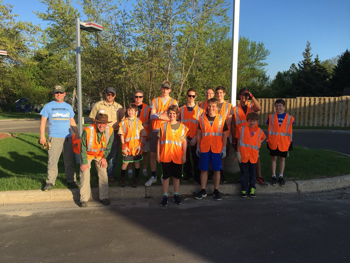 ProjectCleanup2's tweet photo. Great first meet up! Collected over 7 bags of trash within 1.5 hours! Hope to see more people next time! https://t.co/Kp0JLlDGSQ
