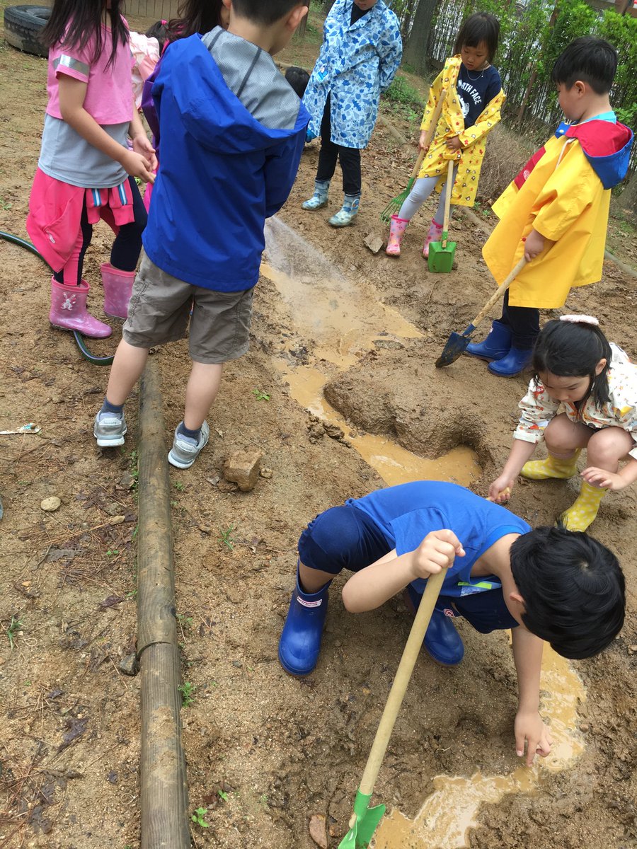 pamcee101's tweet photo. Rain or shine we are out! Outdoor education @Intl_Chadwick https://t.co/YJ3H7IXrdx