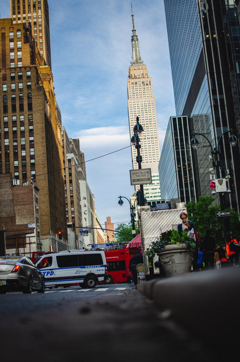 uo_nyc's tweet photo. The bustling streets, the bright lights, the vibrant art and of course, the dollar pizza. #UONYC2018 had it all.

📸: @T_Vandehey https://t.co/Rdc3WQ4PjZ