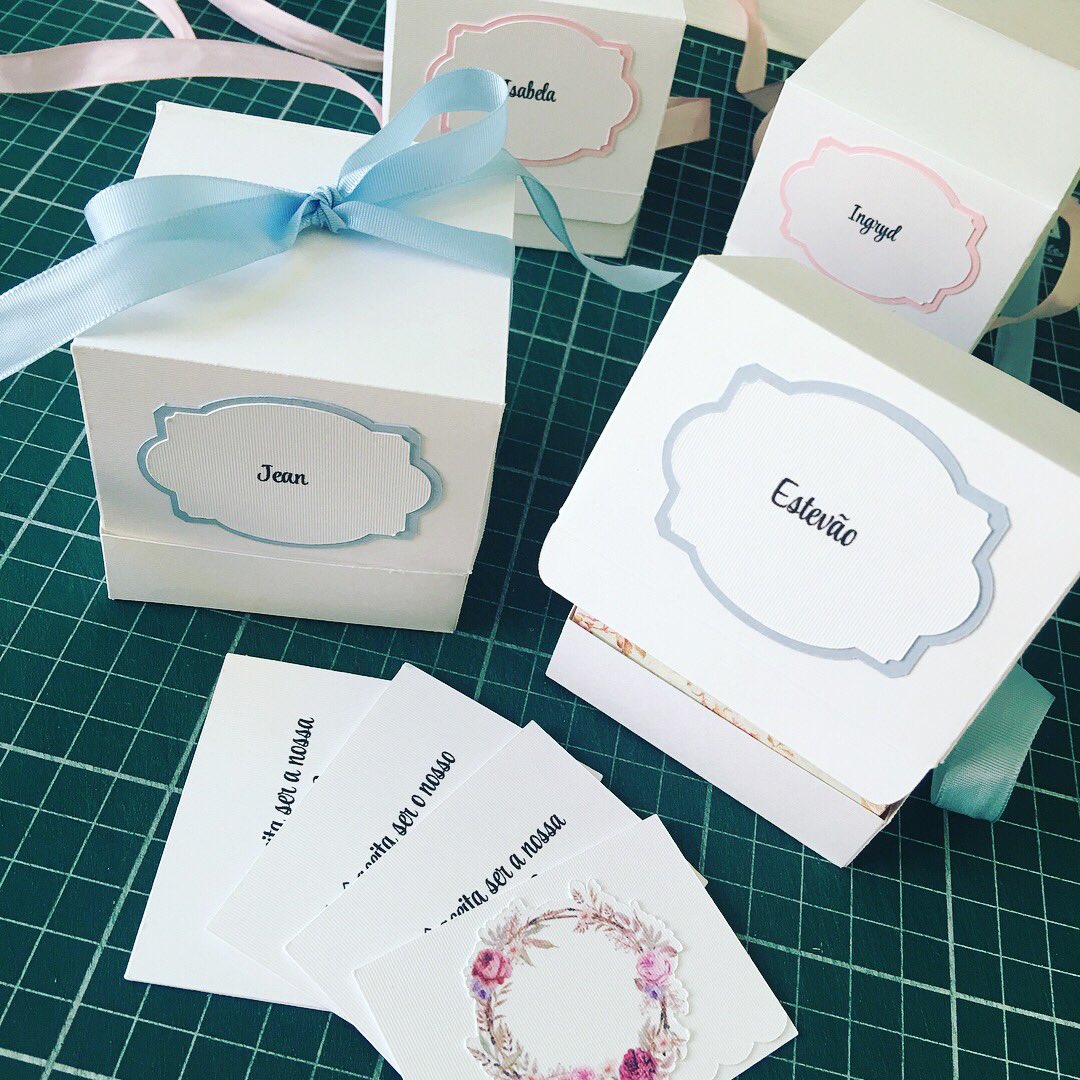 PliePapelaria's tweet photo. Convite super fofo para daminhas e pajens. π
#papelariapersonalizada #wedding #papelariadecasamento #paperwedding #weddingdress #daminha #pajem #convitepadrinhos #convitedaminha #convitepajem #feitocomamor #scrapbook #scrapwedding #scrapfesta #scrapconvites #scrapbh #invitation https://t.co/blx8PteVMO