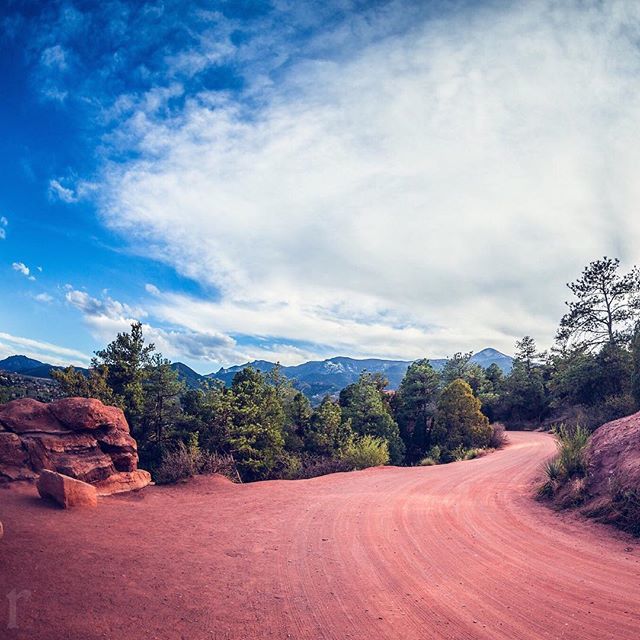 bellusphoto's tweet photo. Garden of the Gods
.
.
.
.
.
#1dx #canonusa #canon_photos #canonwhatelse #bringit #teamcanon #cpfeatureme #gardenofthegods #colorado #coloradoliving #colorado_creative #windingroad #bellusphoto #originalphoto #traveladdicted #adventuretravel #solotravel … https://t.co/5MGFm5ZKlB https://t.co/fSRZaqB1Mx