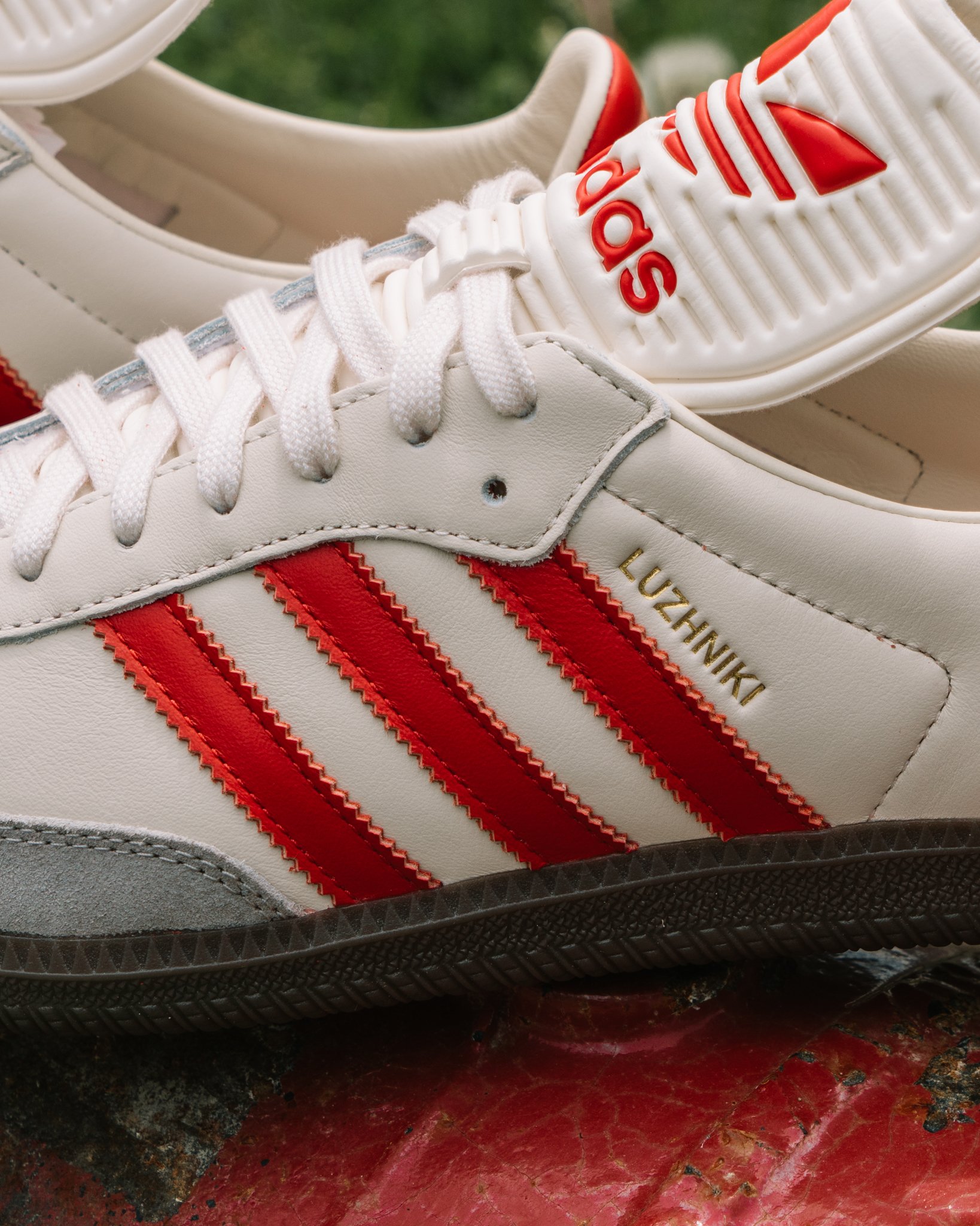 Notre on X adidas Samba Classic OG in White Scarlet. Honoring Moscow s Luzhniki Stadium this limited classic OG is made from premium leather and finished with a gold foil Luzhniki and laser etched