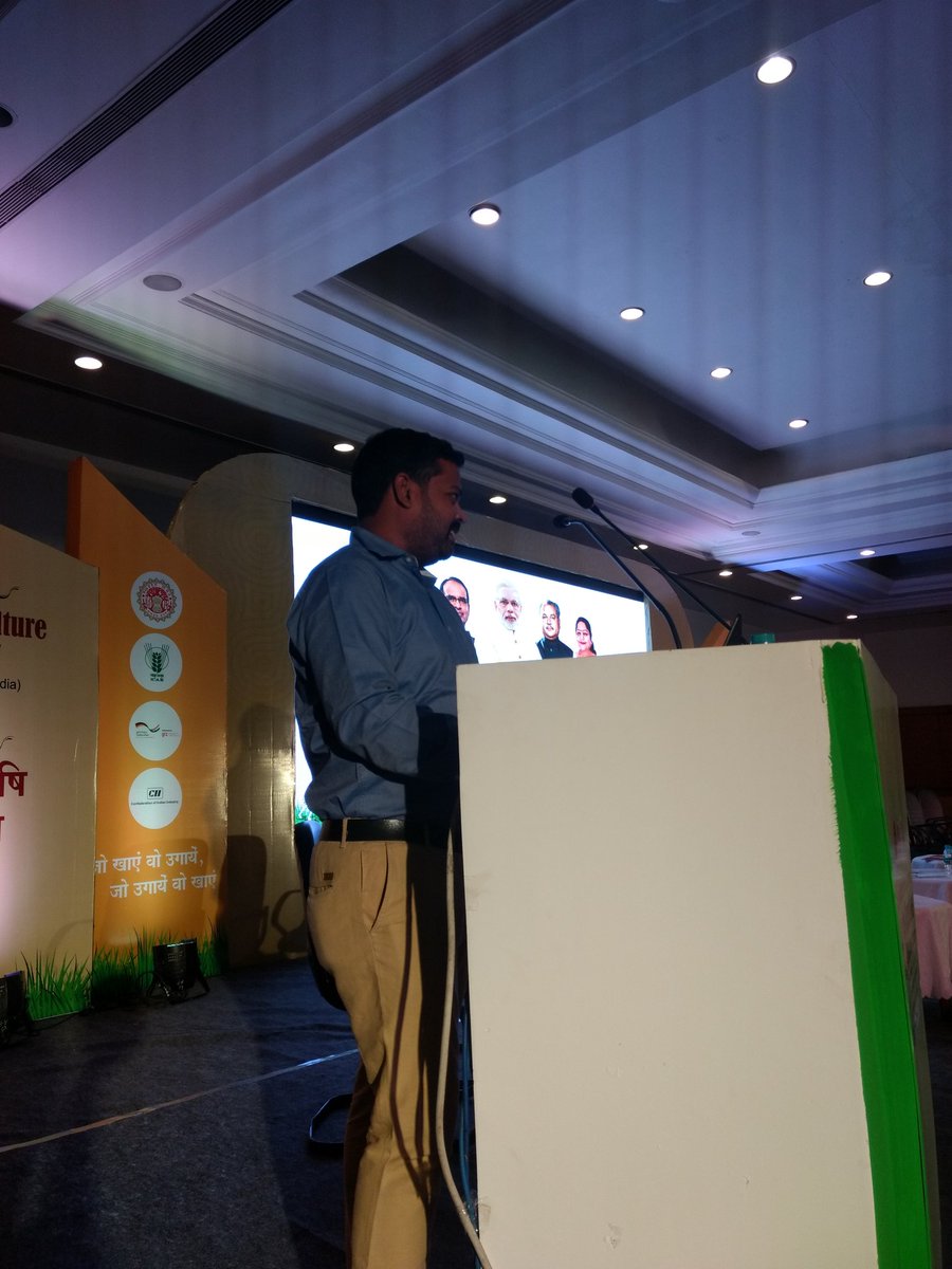 EkjutIndia's tweet photo. 'People are experts and they need to be given respect and space to discuss and find feasible solutions'. #Ekjut colleagues @shibanand @vikashnath86 presented on #NutritionLiteracy #ParticipatoryLearningandAction #PLA at Bhopal ##StopMalnutrition @PrasantaTrips @NirmalaCKP https://t.co/GdeIiA3GXP
