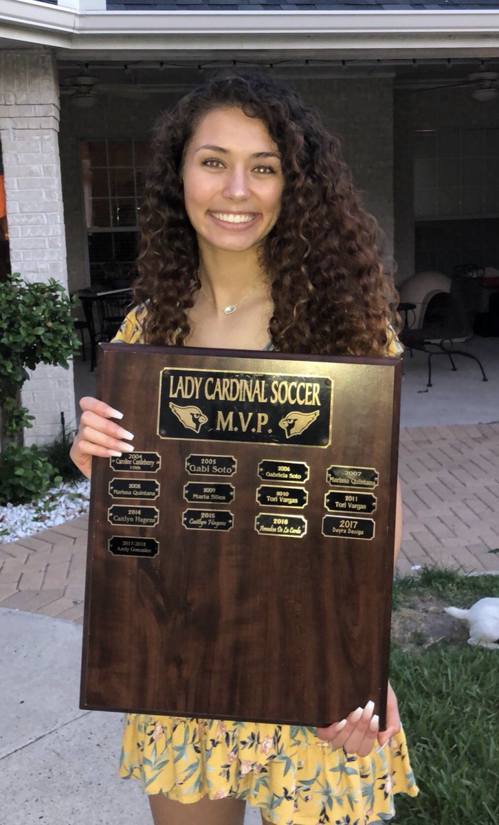 Arely_Gonzalez3's tweet photo. I know the season ended a long time ago but we just had our banquet today and I’m really sad it’s all coming to an end. I love my team and we had a great run this year! 💕⚽️ https://t.co/JZKDSgw205