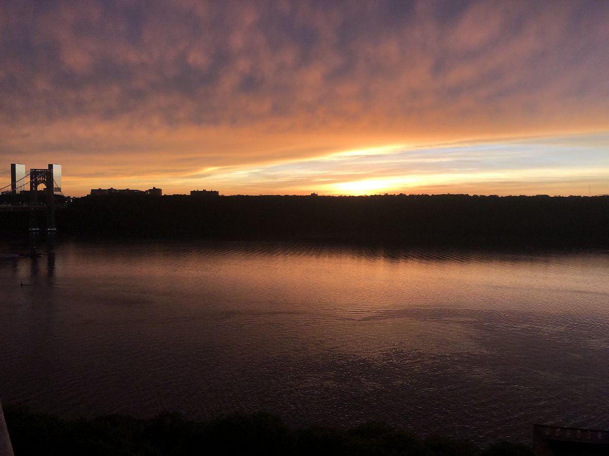 Lin_Manuel's tweet image. Gnight-
*looks out window, sprints to roof*
HOLY SHIT NEW JERSEY YOU LOOK GORGEOUS
WAY TO FINISH STRONG, TEAM
EVERYTHING IS STILL HERE
(📸 by @VAMNit)