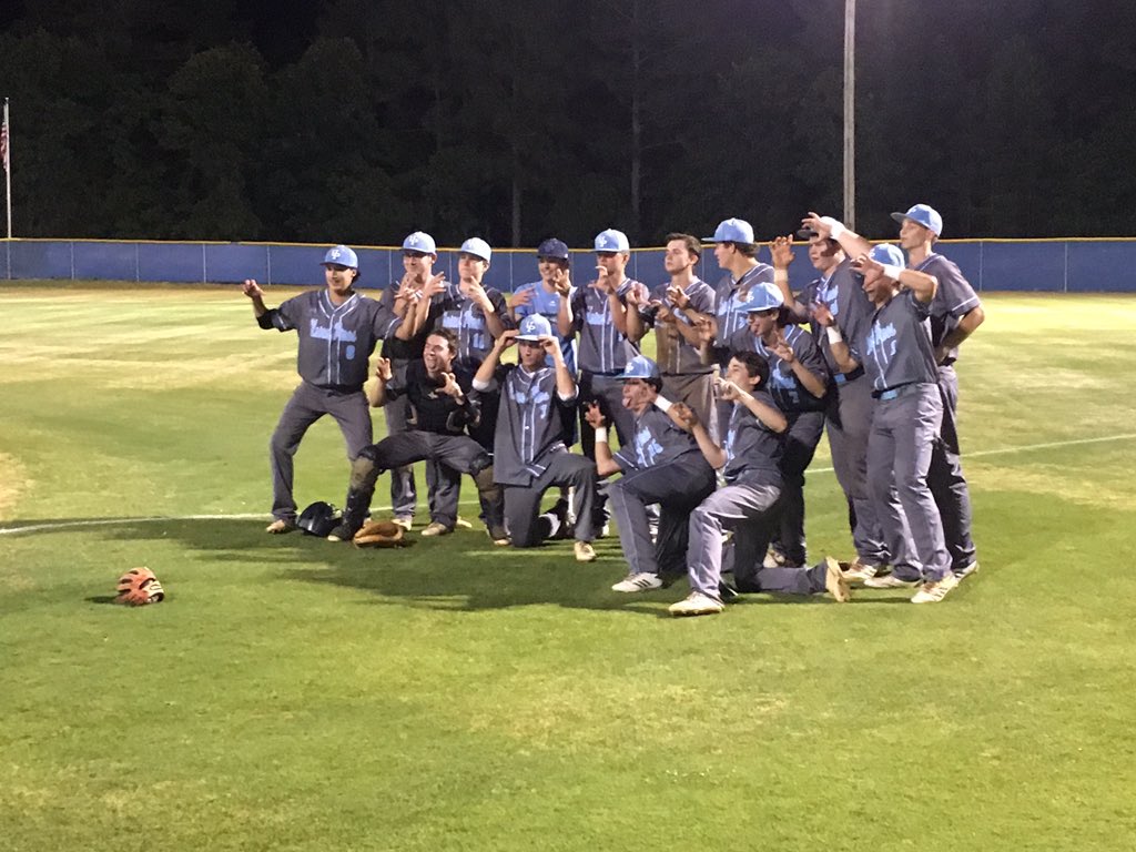 ChingChingSA's tweet photo. Great 3rd round win tonight by the UP Vikings Baseball Team 2-1!
#UPBaseball
#VikingStrong
#KeepGrinding
#ChingChing https://t.co/gscBjTBtqz