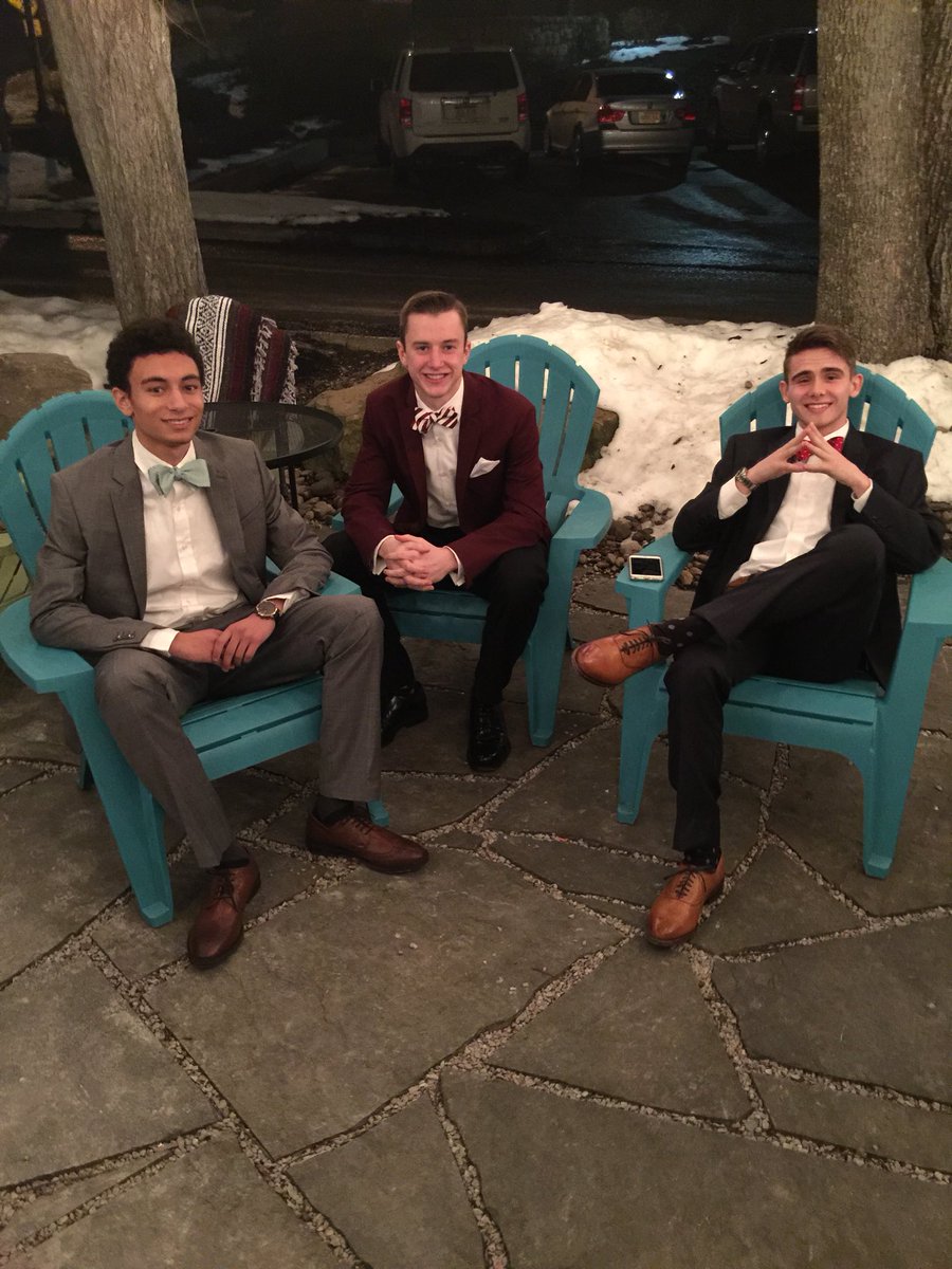 BarthurBen's tweet photo. Happy birthday my guy!! @a_eltoukhy20 #shareyourcake ✊🏼🤪🤟🏼🎁 https://t.co/jCorcbVam9