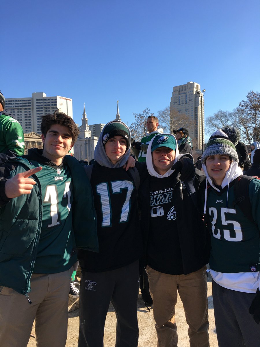darrendirenzo13's tweet photo. happy belated birthday to one of my best friends💯 @LouisRosato hope you had a fantastic day. cant wait for football and ball season💪🏽🤐 #sayitwithyourchest #supmom #cousinal #chickenboiii https://t.co/WEkyYk2gSU