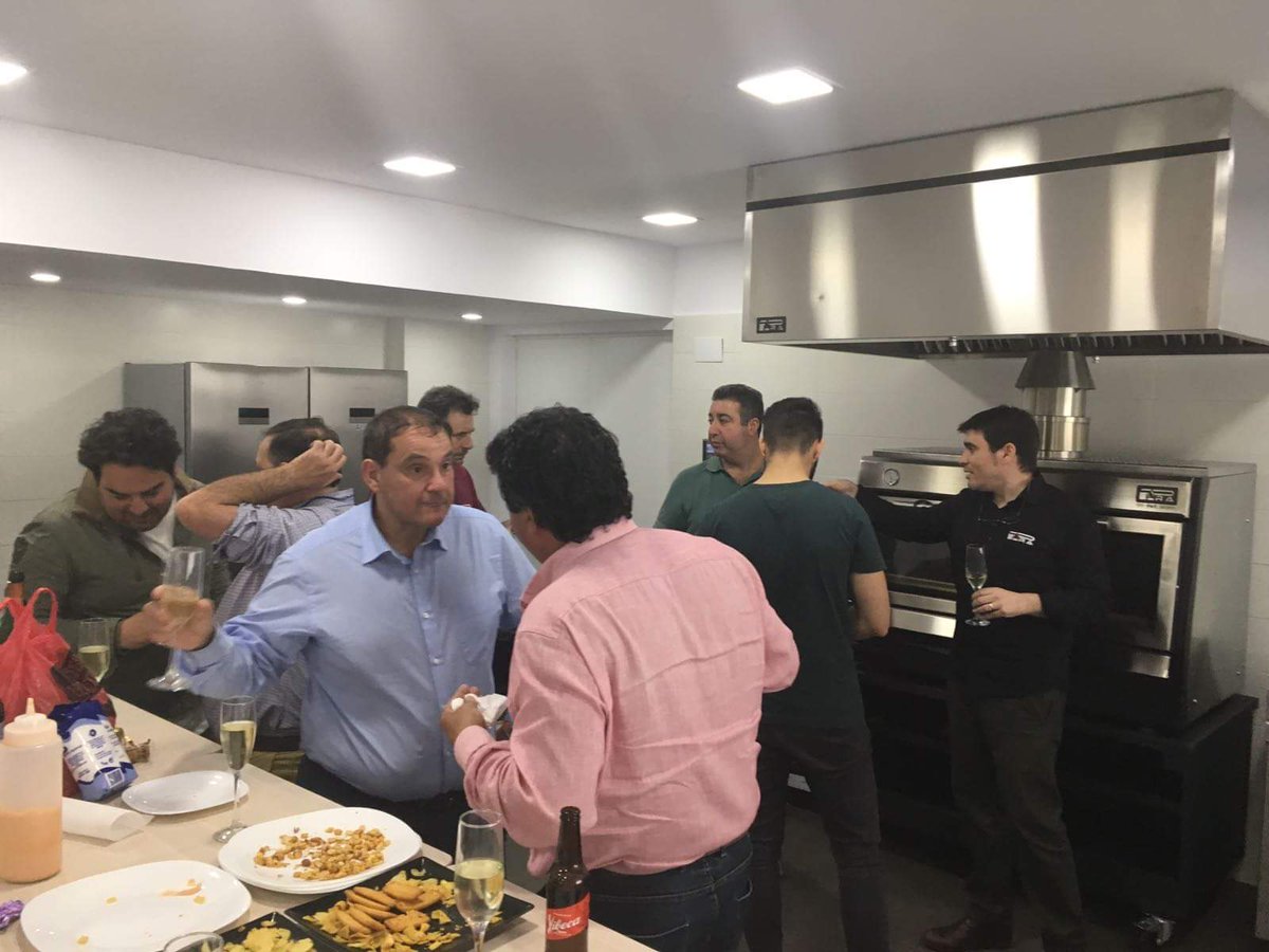 Grill_PiraOvens's tweet photo. https://t.co/Kl0zUFW2p6 #PiraOvens #HornosBrasaPira #nonstop #showcookings con @infrigrup en #Barcelona #fornbrasa #120lux #changethehistory #food #recipes #Piracold #amics #BonesEstones #BePira #BeOriginal #EstrellasMichellin #Pira120lux #CharcoalOven #showtime #food #Brasa https://t.co/QommC0TNMC