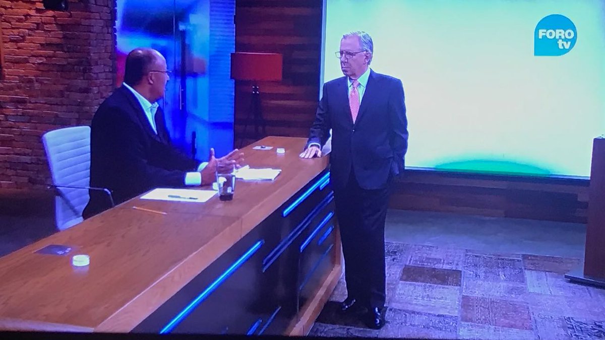 JuarezCisneros's tweet photo. La #EducacióndeCalidad es un factor indispensable para el desarrollo de #México. #SiMeDicenNoVengo con @lopezdoriga https://t.co/W4fGncsnlH