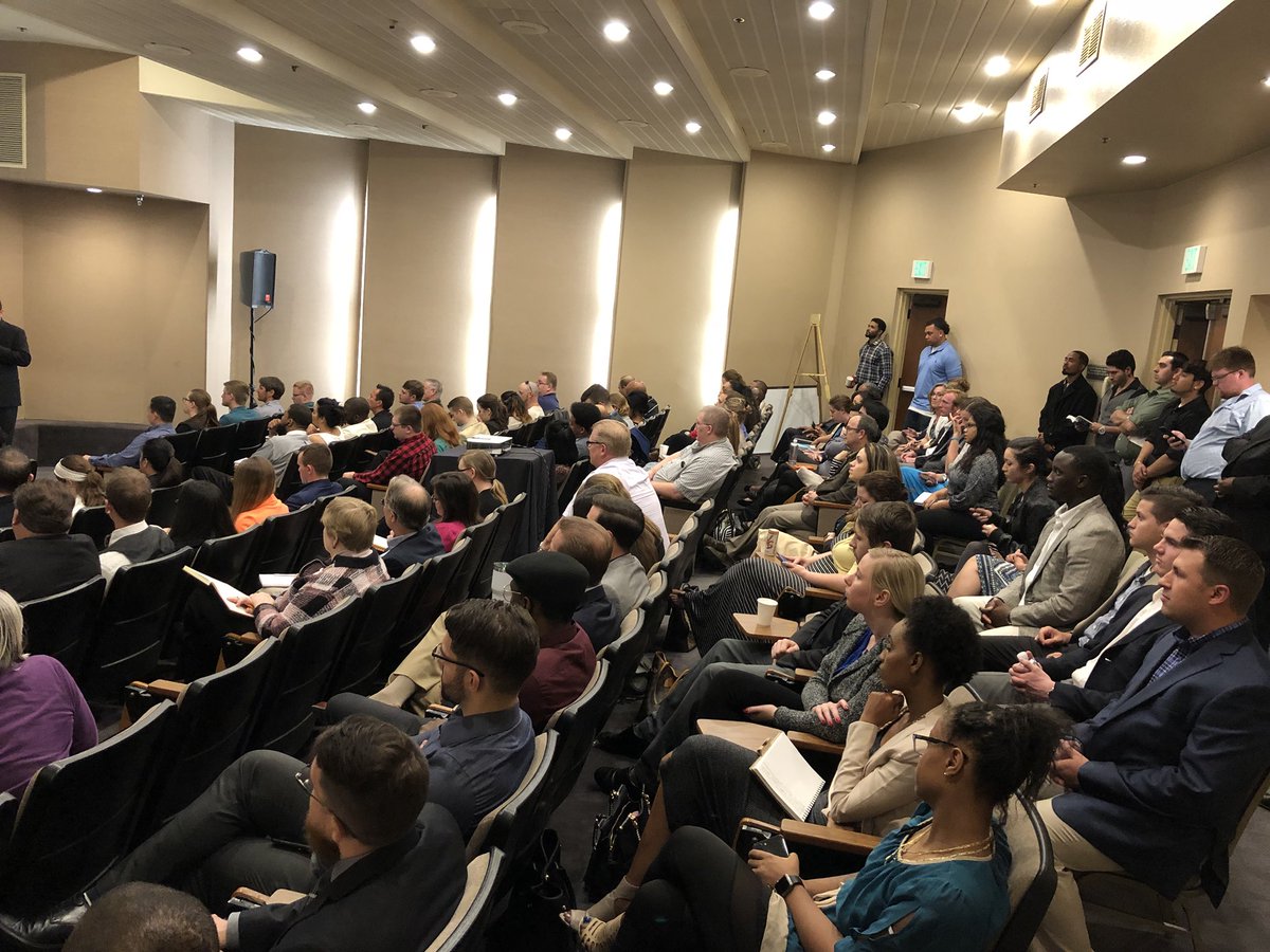 jlmueller15's tweet photo. Another packed house in Denver for @brandonrdnt - we literally can’t fit any more people in here. 20 Guests. @LTDDenver is exploding! 💥
#LTDTheProgram
#LTD100k https://t.co/MQ9Tkil141